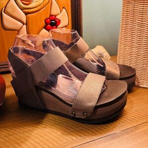 Hokus Pokus Stylish Tan Wedge Sandals Size 8M